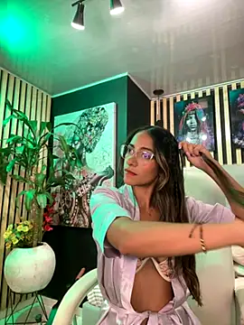 Snapshot of elegant__rouse chatting on 11-18-25, 10:36 elegant rouse online show from 11-18-25, 10:36