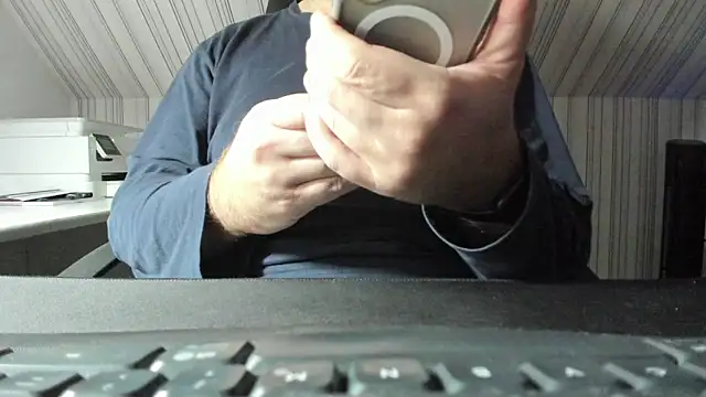 Snapshot of GermanMadMatt chatting on 10-20-25, 05:30 GermanMadMatt online show from 10-20-25, 05:30