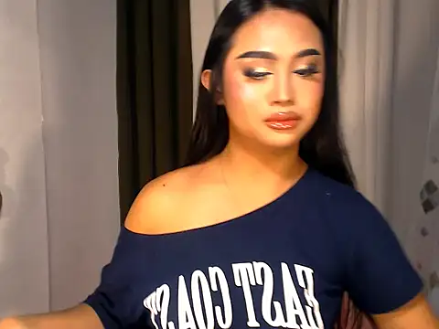 Snapshot of BigBrownCock_Candice chatting on 11-25-25, 04:51 BigBrownCock Candice online show from 11-25-25, 04:51