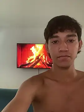 Snapshot of Alex_king17 chatting on 04-11-26, 01:04 Alex king17 online show from 04-11-26, 01:04