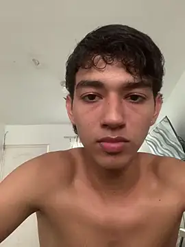 Snapshot of Alex_king17 chatting on 04-13-26, 01:27 Alex king17 online show from 04-13-26, 01:27