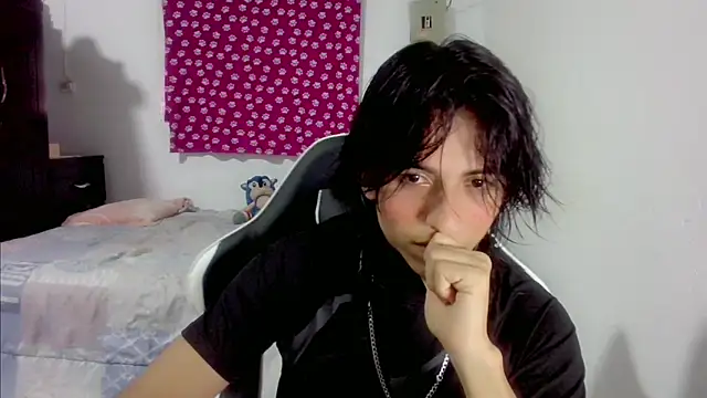 Snapshot of LouisOwOoo chatting on 10-19-25, 11:55 LouisOwOoo online show from 10-19-25, 11:55