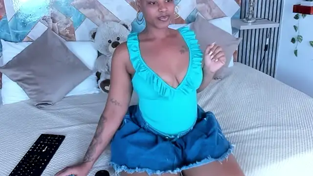 Snapshot of gigi_mane chatting on 10-18-25, 07:03 gigi mane online show from 10-18-25, 07:03