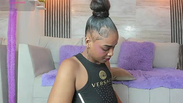 Snapshot of gigi_mane chatting on 10-27-25, 09:30 gigi mane online show from 10-27-25, 09:30