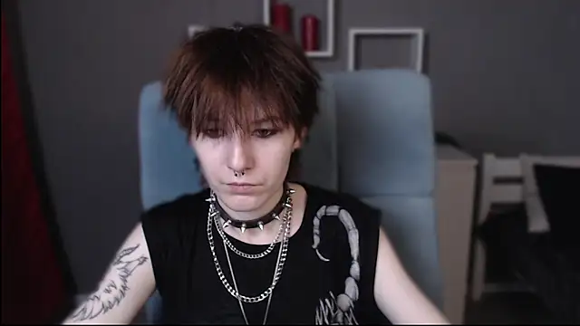 Snapshot of guitarandangell chatting on 11-11-25, 05:40 guitarandangell online show from 11-11-25, 05:40