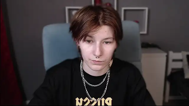 Snapshot of guitarandangell chatting on 11-15-25, 06:44 guitarandangell online show from 11-15-25, 06:44