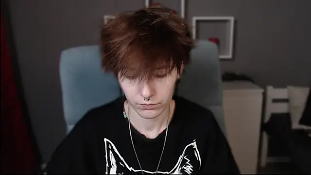 Snapshot of guitarandangell chatting on 11-18-25, 03:45 guitarandangell online show from 11-18-25, 03:45