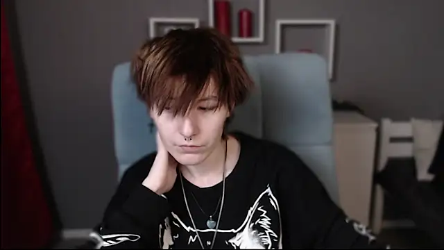 Snapshot of guitarandangell chatting on 11-19-25, 04:56 guitarandangell online show from 11-19-25, 04:56