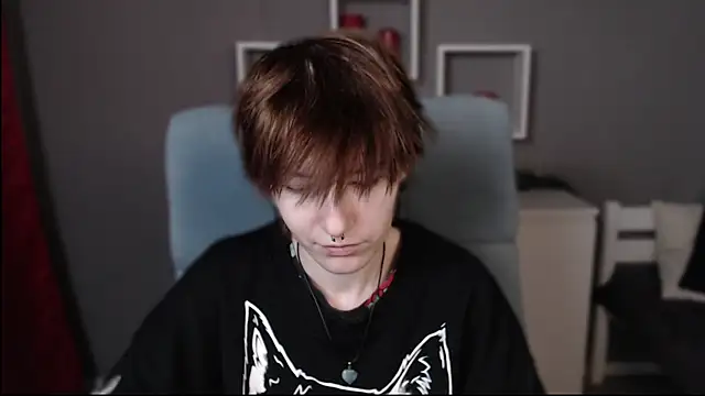 Snapshot of guitarandangell chatting on 11-21-25, 05:06 guitarandangell online show from 11-21-25, 05:06