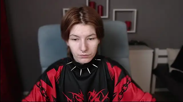 Snapshot of guitarandangell chatting on 12-15-25, 12:20 guitarandangell online show from 12-15-25, 12:20