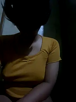 Snapshot of MiraAbellana chatting on 10-27-25, 04:55 MiraAbellana online show from 10-27-25, 04:55