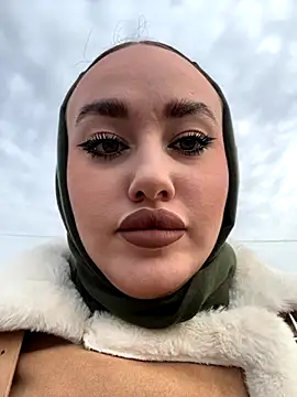 KiraSunshine online show from 10-27-25, 03:43