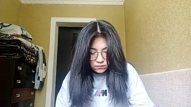 LinneaHyles online show from 11-07-25, 04:12