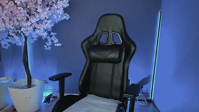 LuanEter online show from 11-26-25, 02:18