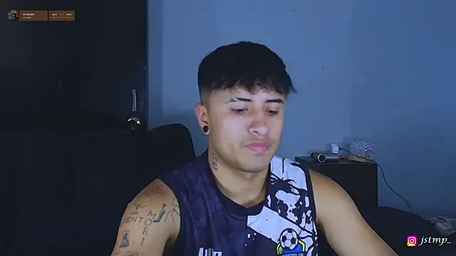 Snapshot of jhon_mendoza_ chatting on 10-27-25, 02:54 jhon mendoza  online show from 10-27-25, 02:54