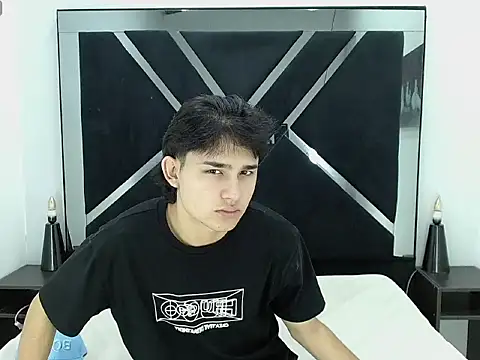 Tom 0001 online show from 12-17-25, 12:33