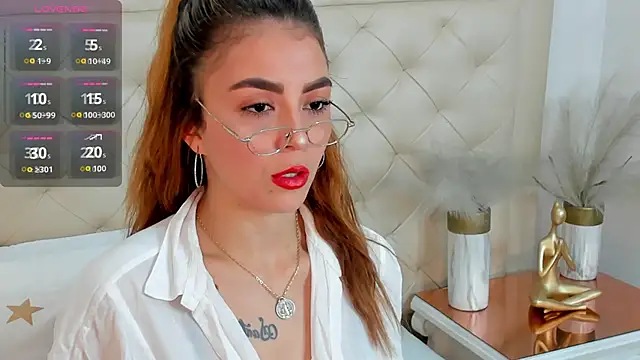 Snapshot of lucia_lorenz chatting on 10-24-25, 11:28 lucia lorenz online show from 10-24-25, 11:28