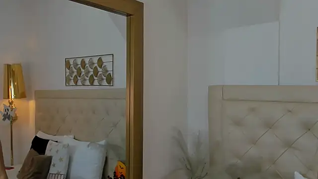 Snapshot of lucia_lorenz chatting on 10-30-25, 11:22 lucia lorenz online show from 10-30-25, 11:22