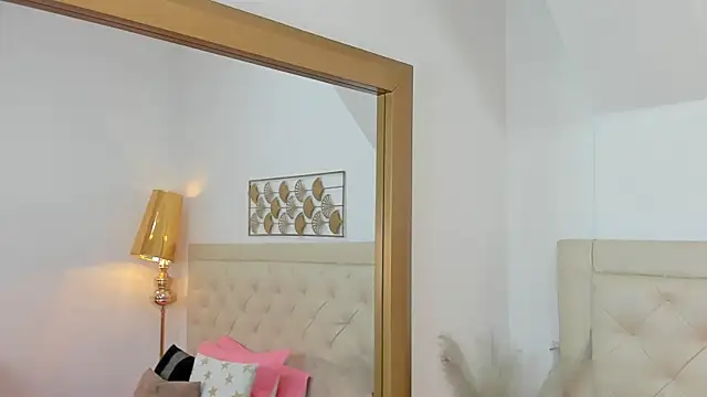 Snapshot of lucia_lorenz chatting on 11-06-25, 11:33 lucia lorenz online show from 11-06-25, 11:33