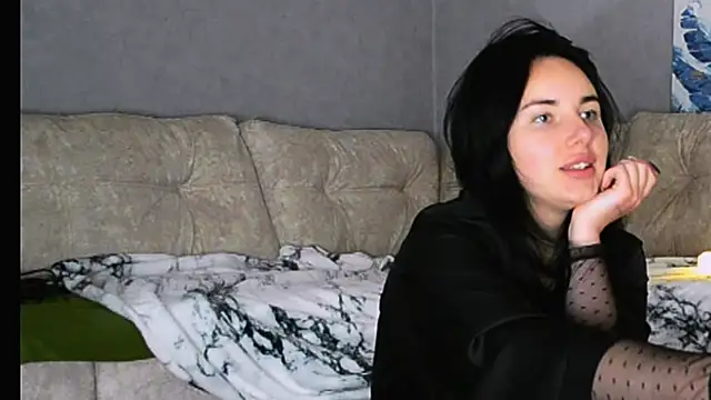 Snapshot of Kirunya chatting on 10-29-25, 09:38 Kirunya online show from 10-29-25, 09:38