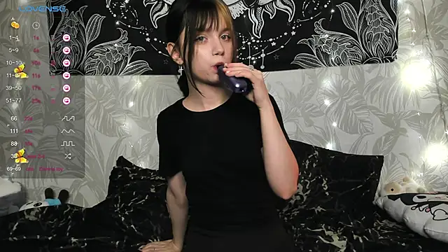 Snapshot of ruby_dallos chatting on 11-23-25, 12:27 ruby dallos online show from 11-23-25, 12:27