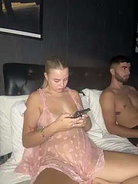 Snapshot of _AandH chatting on 02-11-26, 06:18 AandH online show from 02-11-26, 06:18