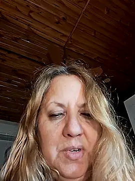 Snapshot of JennyInVegas chatting on 10-20-25, 03:40 JennyInVegas online show from 10-20-25, 03:40