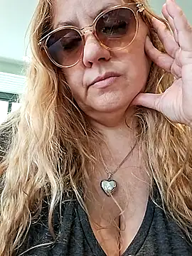 Snapshot of JennyInVegas chatting on 10-23-25, 06:28 JennyInVegas online show from 10-23-25, 06:28