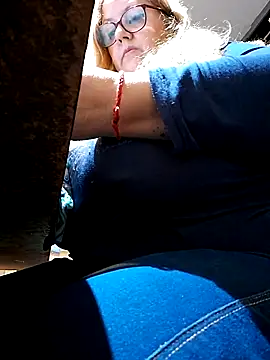 Snapshot of JennyInVegas chatting on 10-27-25, 03:16 JennyInVegas online show from 10-27-25, 03:16