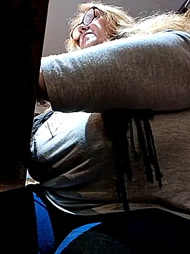 Snapshot of JennyInVegas chatting on 10-28-25, 03:36 JennyInVegas online show from 10-28-25, 03:36