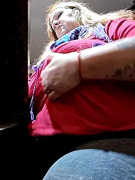 Snapshot of JennyInVegas chatting on 10-30-25, 01:23 JennyInVegas online show from 10-30-25, 01:23