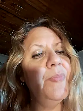 Snapshot of JennyInVegas chatting on 11-04-25, 02:32 JennyInVegas online show from 11-04-25, 02:32