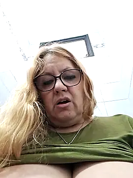 Snapshot of JennyInVegas chatting on 11-06-25, 01:56 JennyInVegas online show from 11-06-25, 01:56