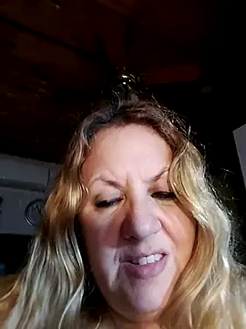 Snapshot of JennyInVegas chatting on 11-12-25, 02:56 JennyInVegas online show from 11-12-25, 02:56