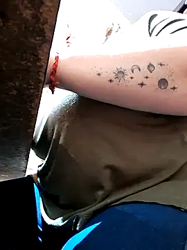 Snapshot of JennyInVegas chatting on 11-25-25, 01:22 JennyInVegas online show from 11-25-25, 01:22