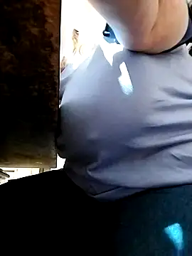 Snapshot of JennyInVegas chatting on 11-27-25, 04:09 JennyInVegas online show from 11-27-25, 04:09