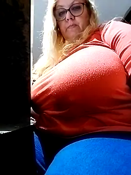 Snapshot of JennyInVegas chatting on 12-04-25, 02:26 JennyInVegas online show from 12-04-25, 02:26