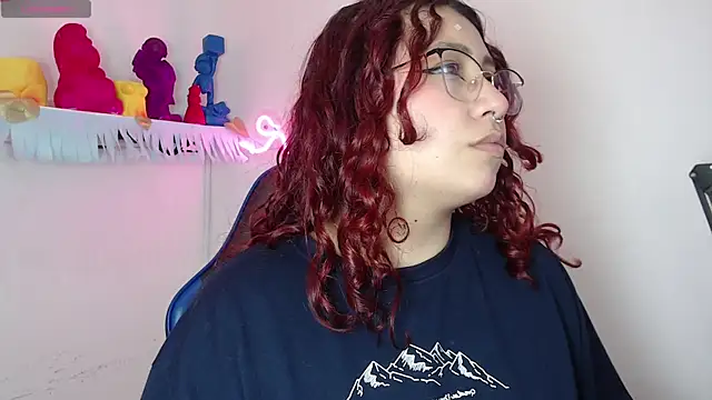 littlee red online show from 11-21-25, 08:07