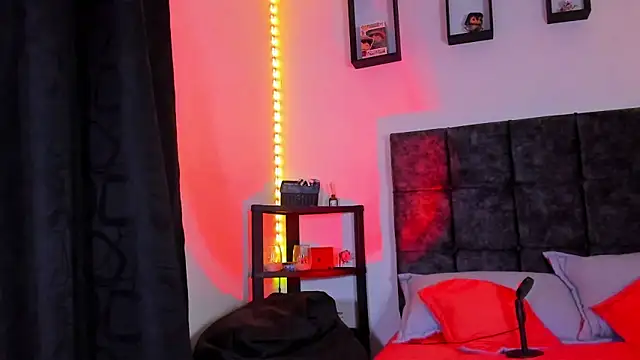 Snapshot of Theo_Noxxx chatting on 10-26-25, 11:42 Theo Noxxx online show from 10-26-25, 11:42