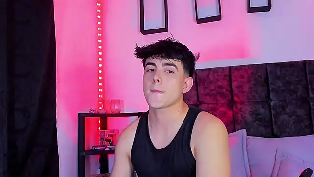 Snapshot of Theo_Noxxx chatting on 11-04-25, 08:30 Theo Noxxx online show from 11-04-25, 08:30