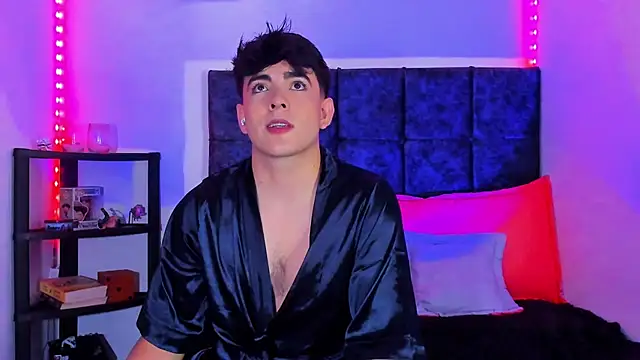 Snapshot of Theo_Noxxx chatting on 11-05-25, 07:03 Theo Noxxx online show from 11-05-25, 07:03