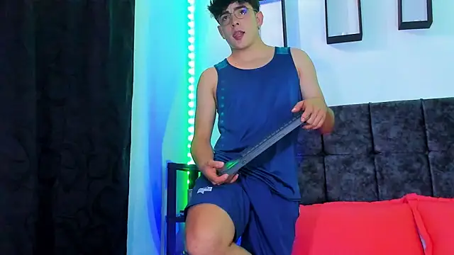 Snapshot of Theo_Noxxx chatting on 11-08-25, 06:40 Theo Noxxx online show from 11-08-25, 06:40