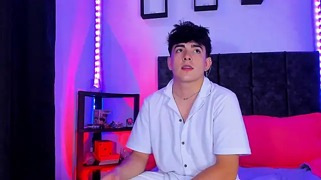 Snapshot of Theo_Noxxx chatting on 11-09-25, 06:50 Theo Noxxx online show from 11-09-25, 06:50