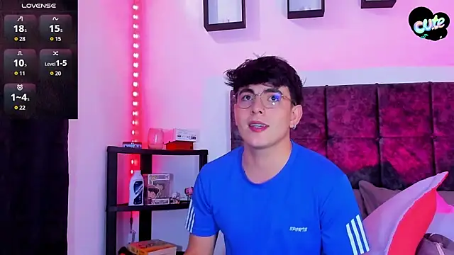 Snapshot of Theo_Noxxx chatting on 11-13-25, 06:18 Theo Noxxx online show from 11-13-25, 06:18