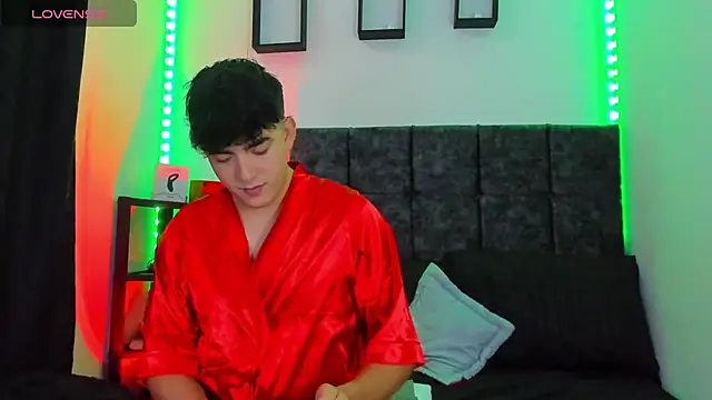 Snapshot of Theo_Noxxx chatting on 11-26-25, 05:36 Theo Noxxx online show from 11-26-25, 05:36