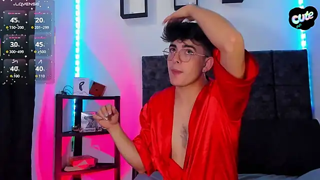 Snapshot of Theo_Noxxx chatting on 11-30-25, 06:23 Theo Noxxx online show from 11-30-25, 06:23