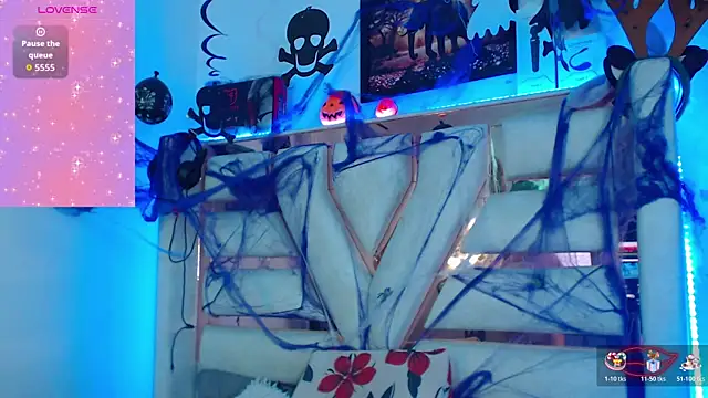 Hanna Plum online show from 10-25-25, 04:20