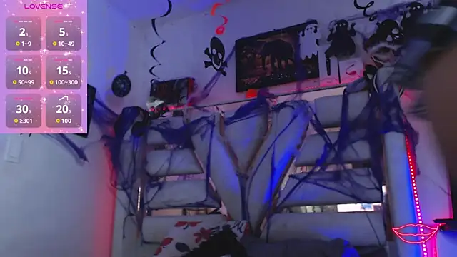 Hanna Plum online show from 10-29-25, 01:41