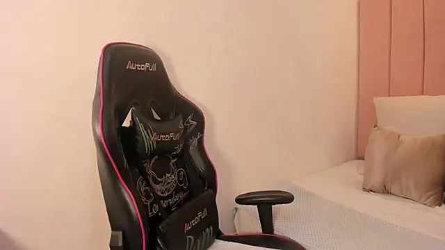 Snapshot of dulce_morbida chatting on 10-23-25, 09:57 dulce morbida online show from 10-23-25, 09:57