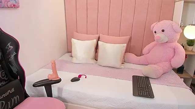 Snapshot of dulce_morbida chatting on 12-15-25, 09:41 dulce morbida online show from 12-15-25, 09:41